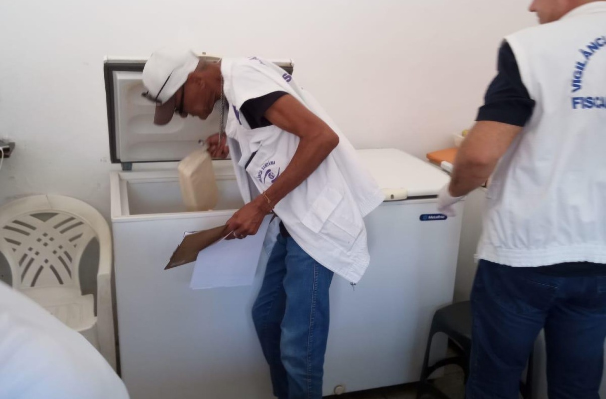 Alagoas Alerta Visa de Maceió apreende 160 kg de alimentos impróprios