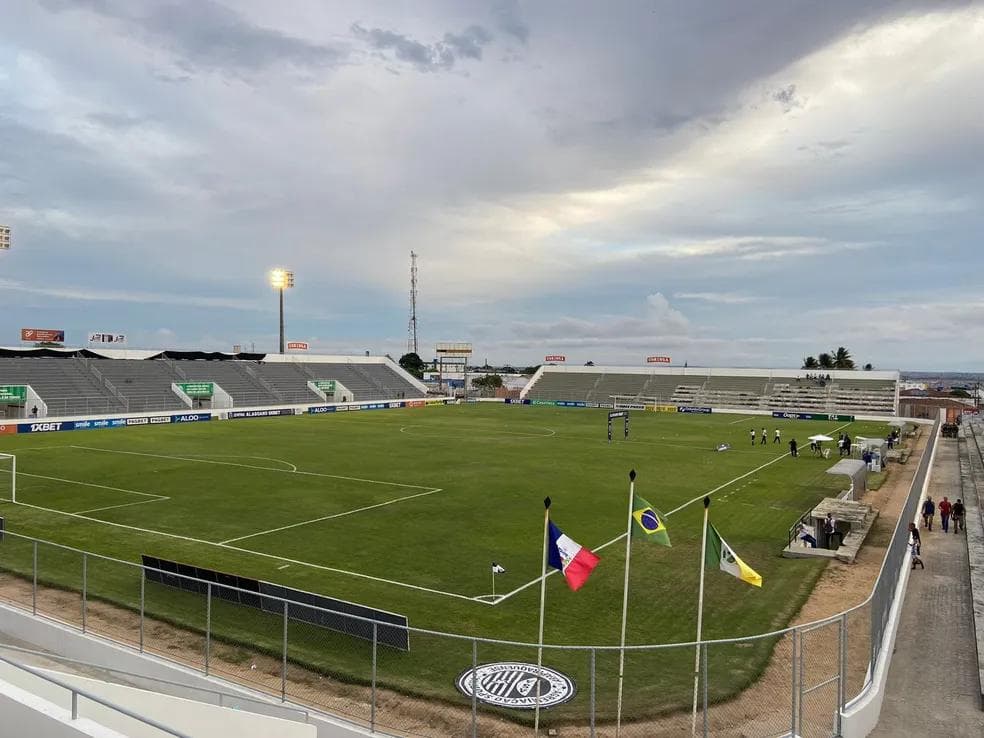 Estádio Coaracy da Mata Fonseca, em Arapiraca — Foto: Augusto Oliveira