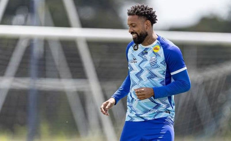 Everton Heleno agradeceu apoio da torcida e de ex-companheiros do CSA — Foto: Allan Max/Ascom CSA