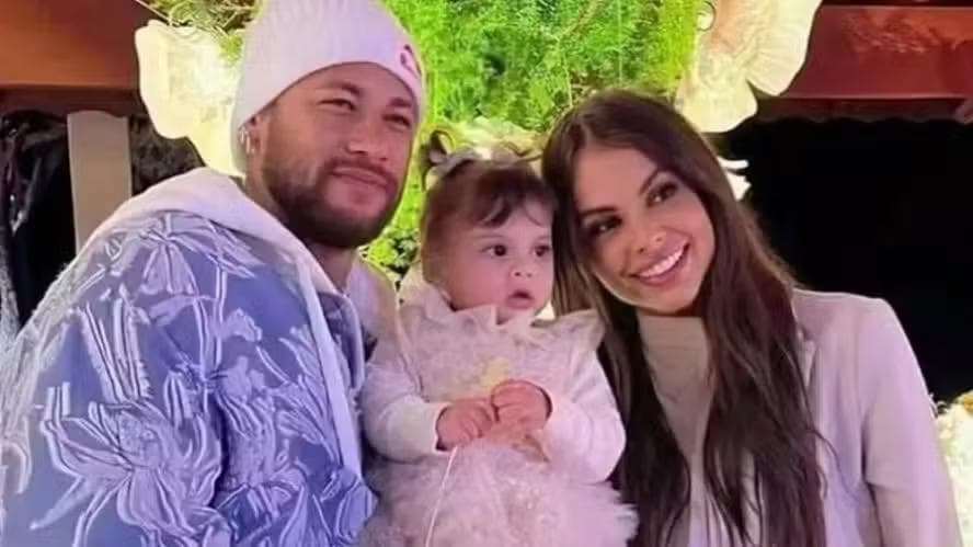 Amanda Kimberlly e Helena, sua filha com Neymar — Foto: Reprodução/Instagram