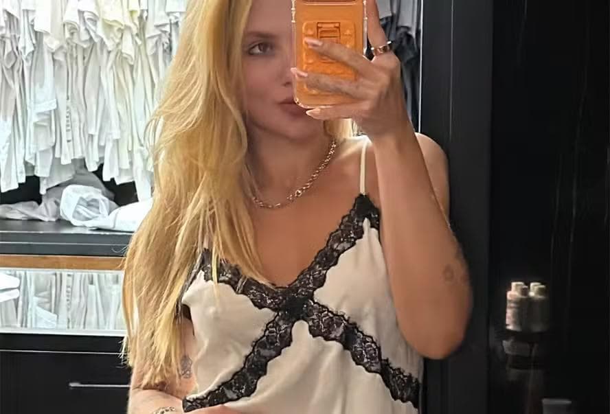 Virginia Fonseca se despede de fãs e assiste a série com Vini Jr — Foto: Reprodução/Instagram