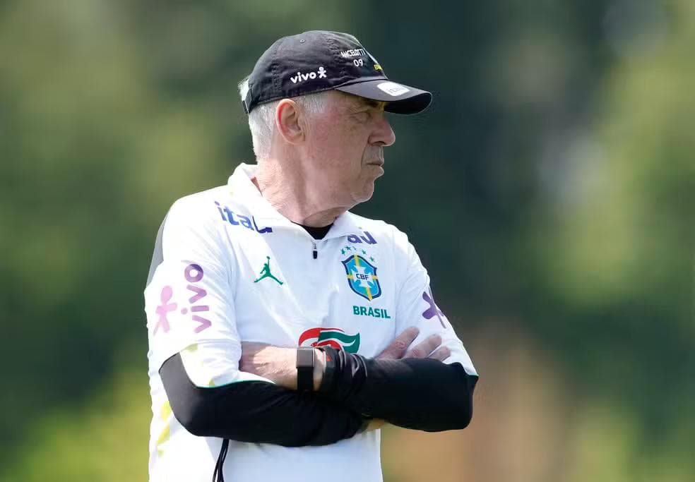 Carlo Ancelotti, em treino da Seleção nesta quarta-feira — Foto: Rafael Ribeiro / CBF