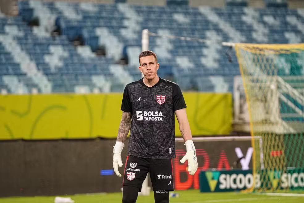 Goleiro Vitor Caetano tem dois amarelos — Foto: Francisco Cedrim/ASCOM CRB