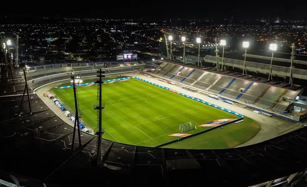 Estádio Rei Pelé será palco de CSA e Nacional-AM no playoff do acesso — Foto: Marlon Costa/AGIF