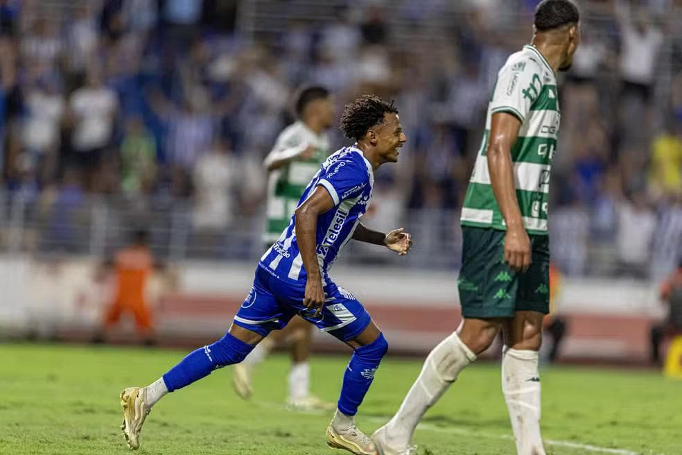 Rian Santana comemora gol pelo CSA — Foto: Allan Max/Ascom CSA