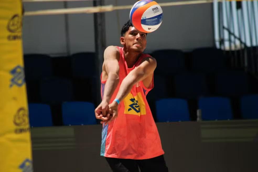 Alagoano Lionel Messi atua no sub-19 do vôlei de praia — Foto: Divulgação/CBV