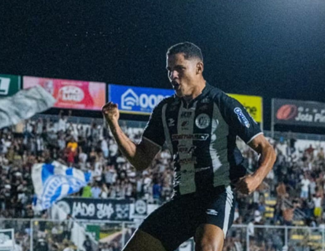 Alex Bruno comemora gol contra o Confiança — Foto: Apollo/ASCOM ASA