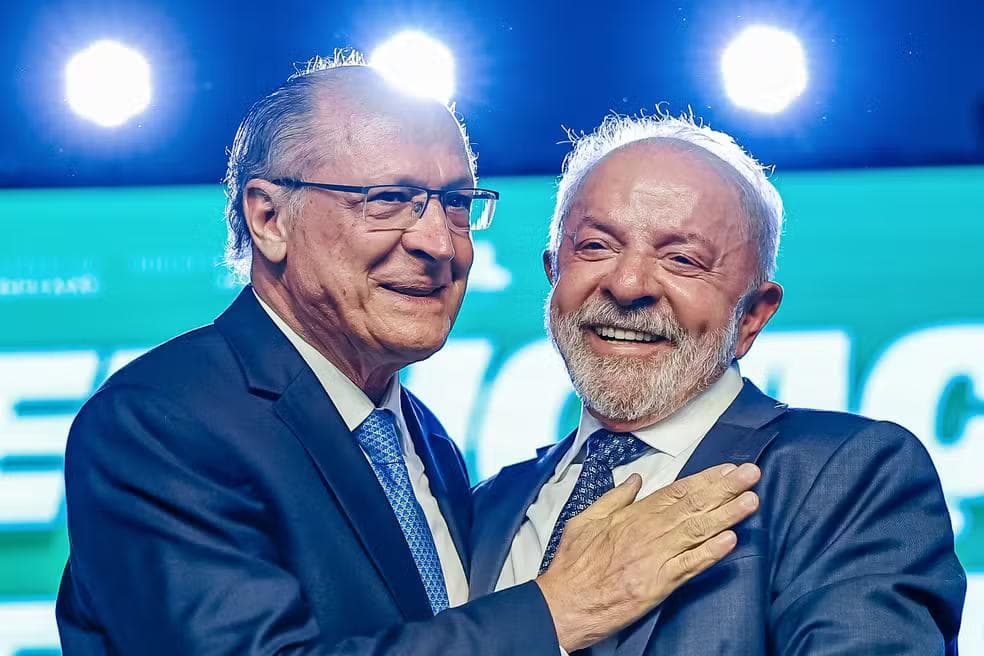 Lula e Alckmin em cerimônia — Foto: Ricardo Stuckert/PR