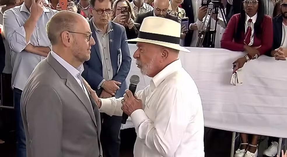 Lula e o governador em exercício do Rio de Janeiro, Ricardo Couto, durante evento na Fiocruz — Foto: Reprodução/Canal Gov