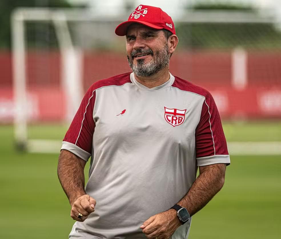 Eduardo Barroca deve mudar escalação do CRB contra o Atlético-GO — Foto: ASCOM CRB