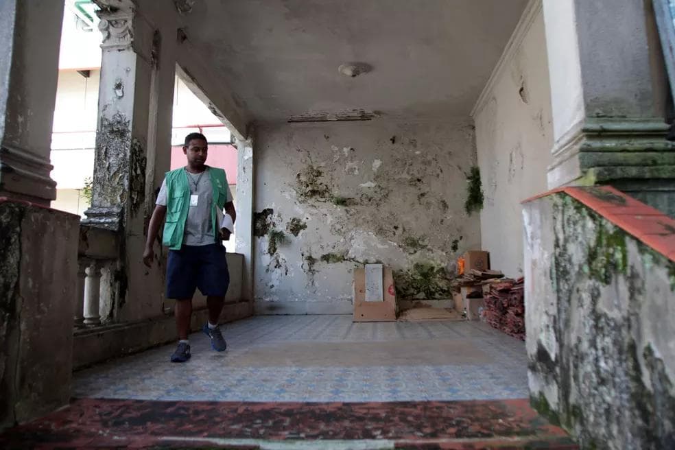 Agentes de combate a endemias e comunitários durante mutirão em Santos (SP) — Foto: Divulgação/ Prefeitura de Santos