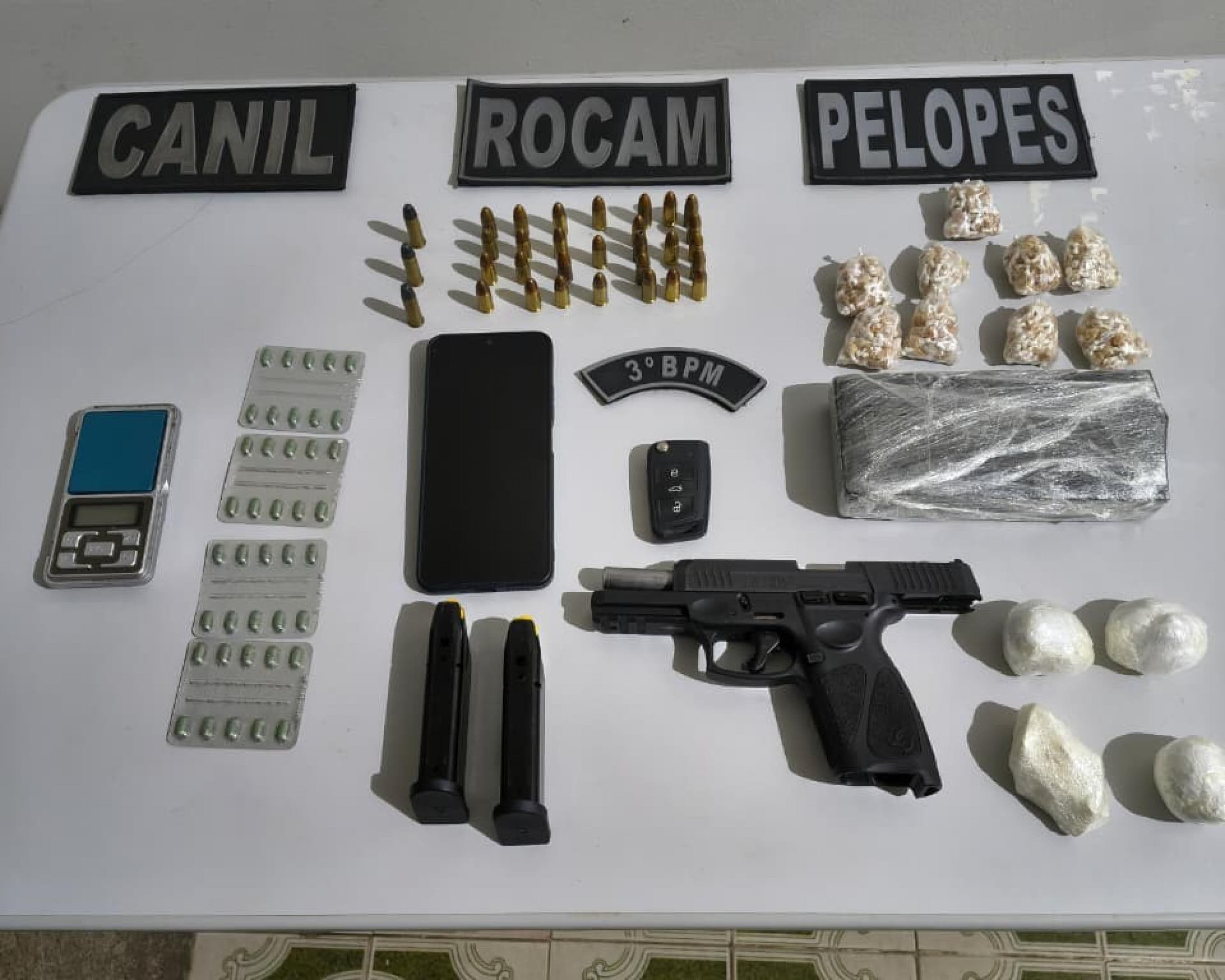 Material apreendido em ações da PM na cidade de Arapiraca Ascom PM-AL