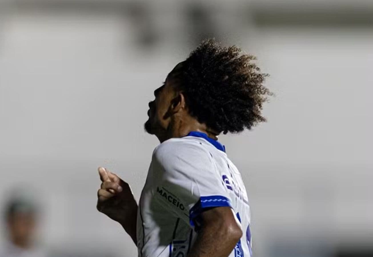 Rian Santana comemora gol do CSA — Foto: Allan Max/ASCOM CSA