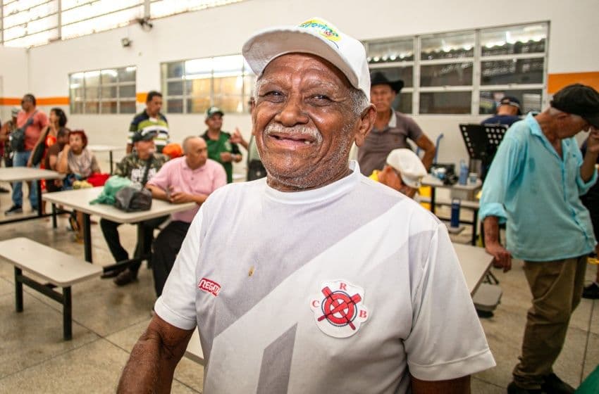 Seu João Santos, 70 anos, gostou muito da programação especial. Foto: Allan César/ Ascom Semdes