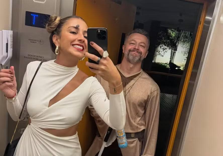 Lucas Lima surpreende a web com foto raríssima ao lado da namorada em elevador — Foto: Reprodução/Instagram