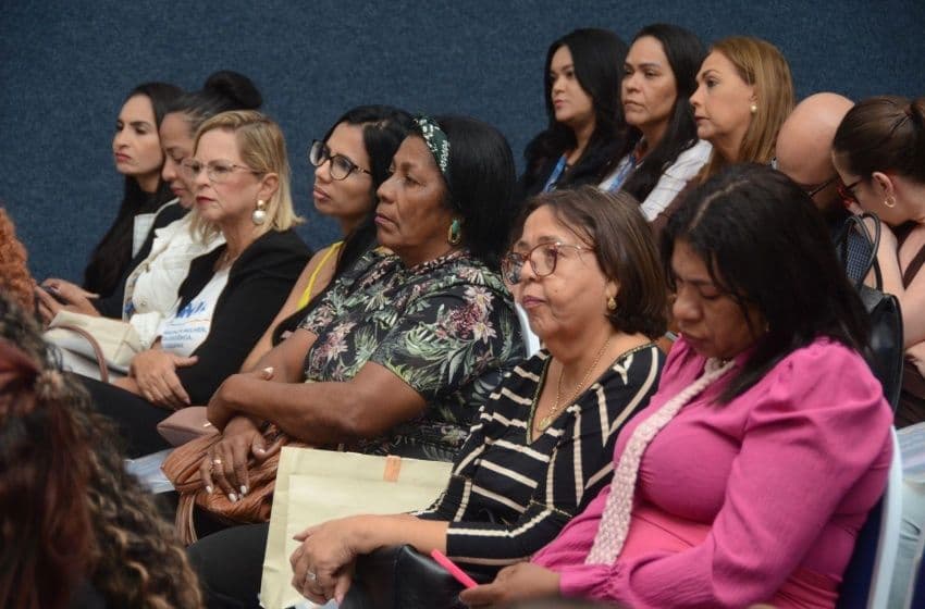 Profissionais da Rede Municipal de Saúde acompanharam o seminário promovido pela Semuc, com debates sobre violência doméstica e o acolhimento às mulheres. Foto: Beto Macário