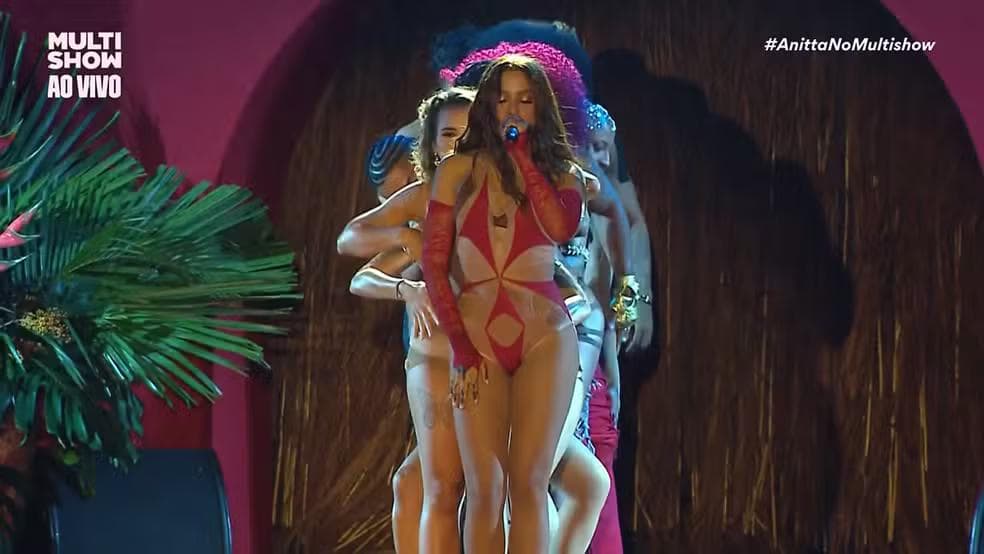 Anitta usa body ultracavado em show da EQUILIBRIVM Tour no Rio — Foto: Multishow