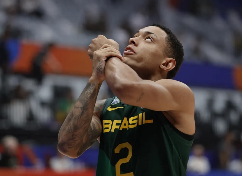 Nos últimos segundos, Brasil vence Espanha por 66 a 65 no basquete  masculino