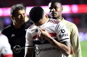 Sul-Americana: São Paulo sofre com velho conhecido e perde da LDU no jogo  de ida