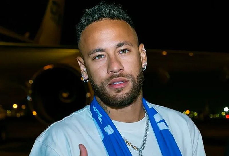 Novo visual de Neymar chama atenção e divide opiniões na web