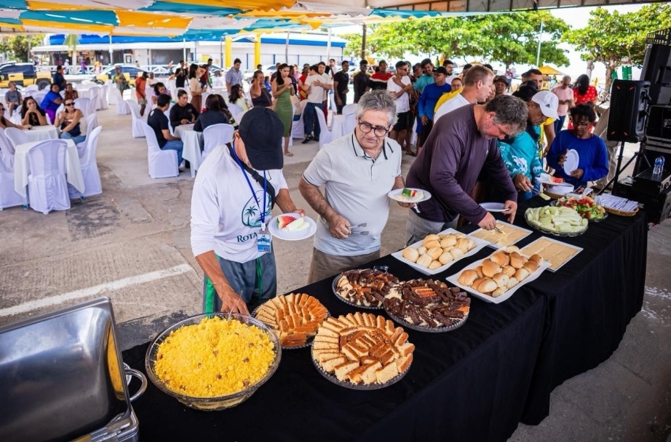 Prefeitura de Maceió promove café da manhã para ambulantes em homenagem ao Dia do Trabalhador